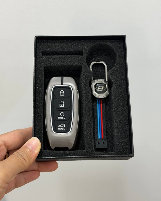 Hyundain Accent 4 Metal သုံးစင်း