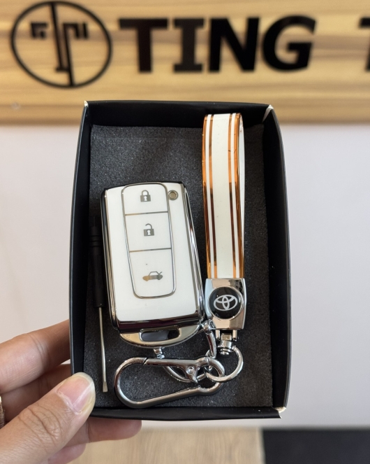 Crown Silver Line Keycase