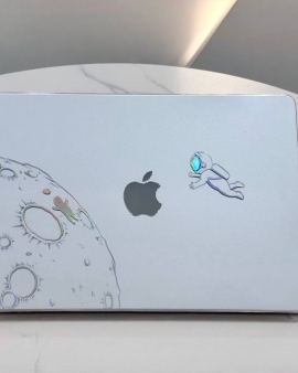 Space ရောင်ပြေး Macbook Cover
