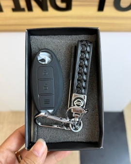 Nissan 2 Leather Black