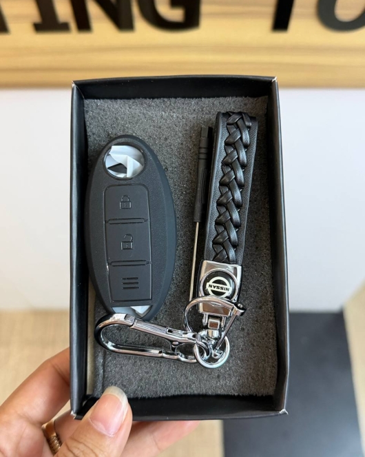 Nissan 2 Leather Black