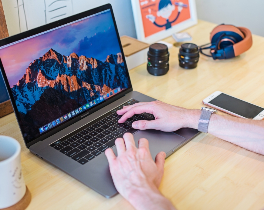 4 REASONS WHY YOU SHOULD BUY A PROTECTIVE CASE FOR YOUR MACBOOK